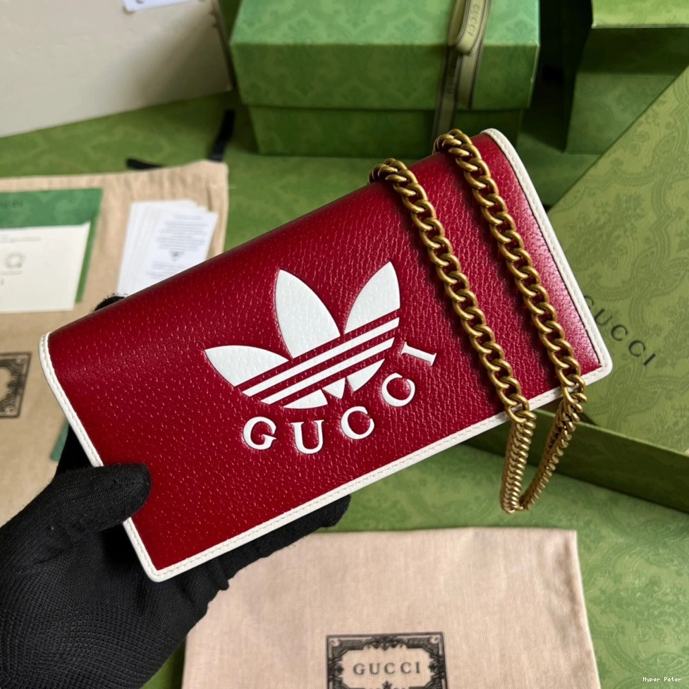 Gucci wallet x with Adidas chain 0812
